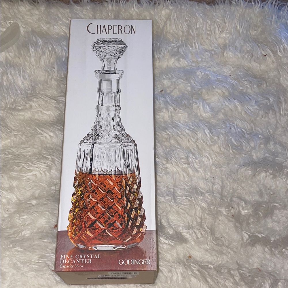 BNIB Godinger Chaperon Crystal Decanter with Amber Hue, size 36 Oz